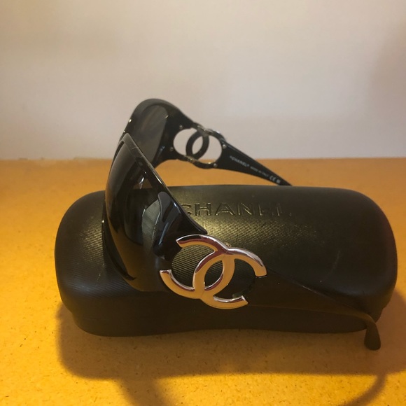 AUTHENTIC WOMENS CHANEL LOGO SUNGLASSES - Picture 2 of 4